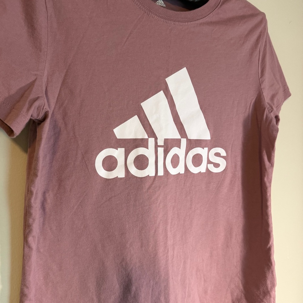 Adidas Women’s Pink/Mauve Logo Tee Size M Golf Athletic T-Shirt Casual Sporty - Picture 2 of 7
